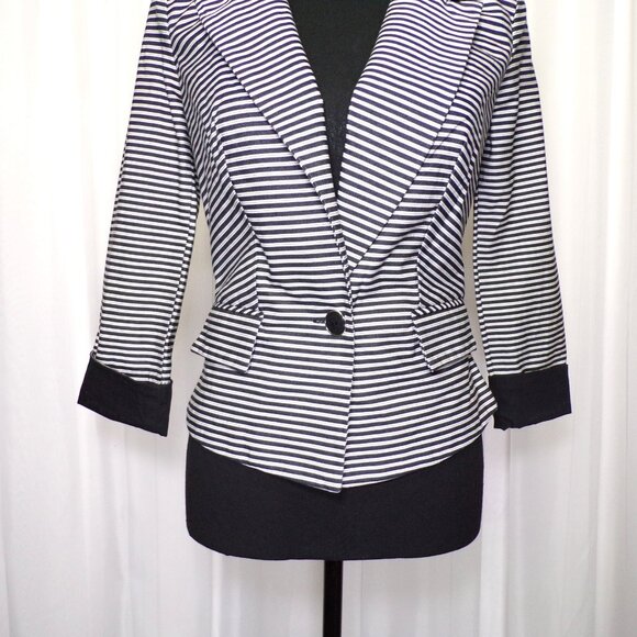 A Byer Blazer Jacket Womens Sz SM Black White Striped Shoulder Pads Faux Pockets - Picture 5 of 10